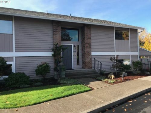 10895 Meadowbrook Dr, Portland, OR 97224-3341
