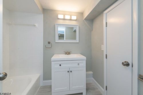 142 Nottingham Sq, Hackettstown NJ  07840-4236 exterior