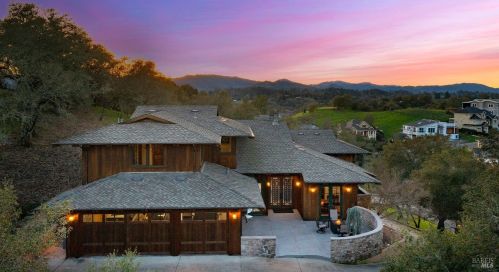 231 Poppy Hill Dr, Healdsburg, CA 95448-3029