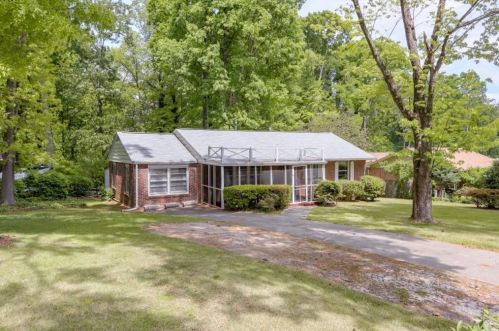 280 Stoneybrook Dr, Marietta, GA 30062-4039