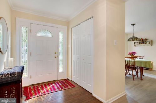 9115 Meadow Rue Ln, Annandale, VA 22003-4049