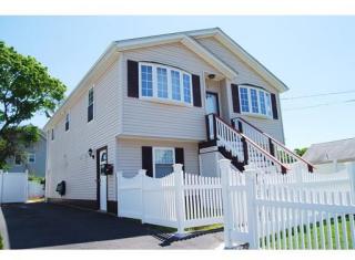 21 Doran Dr, Pawtucket, RI 02861-1433