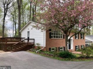 19 Lexington Ct, Charles Town, WV 25414-5038