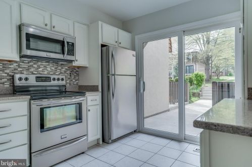 1601 Valencia Way, Herndon, VA 20190-4974