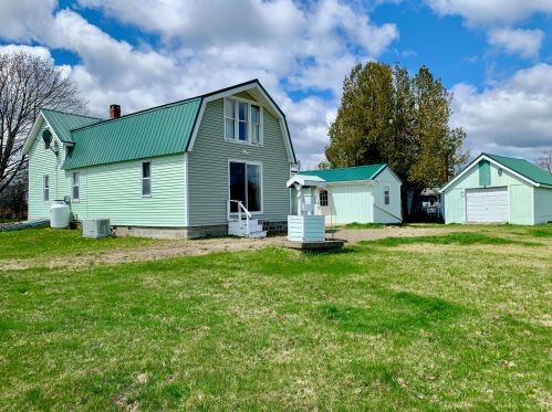 50 Kennebec Rd, Machias, ME 04654-3438