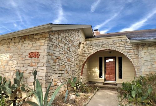 2010 Abbey Cir, Austin TX  78727-4401 exterior