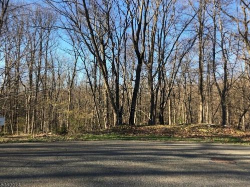 24 Lucas Rd, Hopatcong, NJ 07843-1115