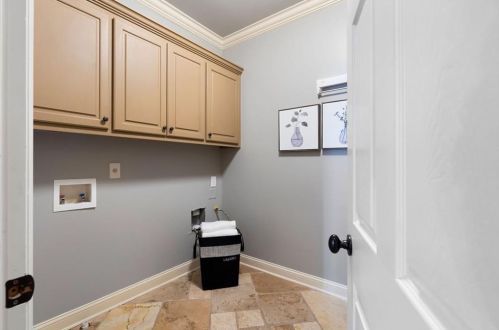 555 Glenmanor Ct, Atlanta GA  30328-4270 exterior