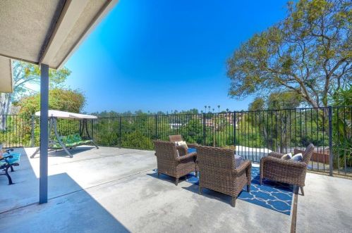 1639 Vale Terrace Dr, Vista, CA 92084-5309