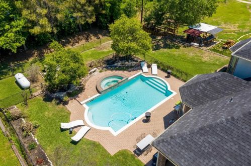 1120 Wishing Wl Ct, Cedar Hill TX 75104-8255 exterior