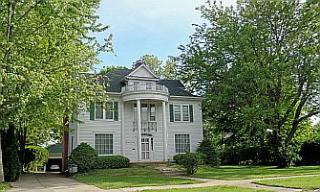 109 Prospect St, Kewanee, IL 61443-2835