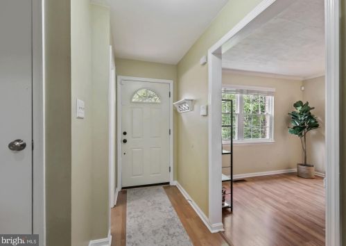 2757 Blocker Pl, Falls Church, VA 22043-3532