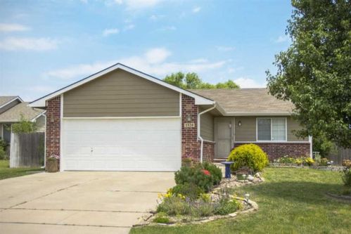 1528 Sunset Ct, Goddard, KS 67052-8533