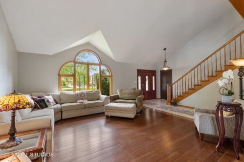 10260 Austen Ct, Mokena, IL 60448-7951