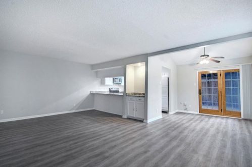 2719 Creek Wood Ct, Carrollton TX  75006-4758 exterior