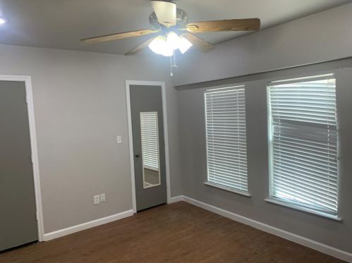 1717 Sherwood Ln, Carrollton TX  75006-4253 exterior