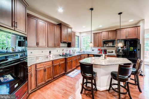 3232 Lost Pond Ct, Triangle, VA 22172-2093