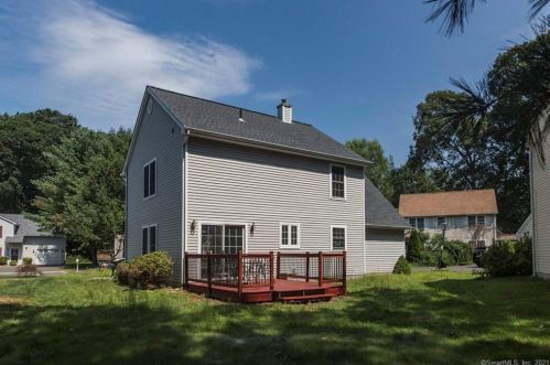 28 Fitch Meadow Ln, Wapping CT  06074-1037 exterior