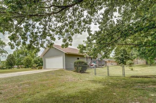 1985 Smyrna Ln, Conyers GA 30094-5158 exterior