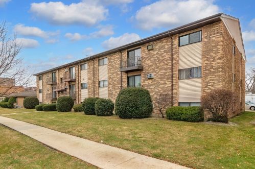 1243 Brown St, Des Plaines, IL 60016-3367