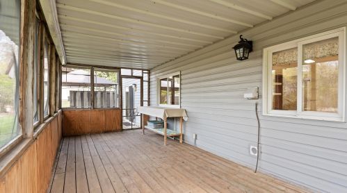 2242 Grospoint Ave, Saint Paul MN  55128-4402 exterior