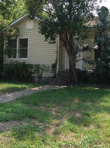 923 Mccall Ave, Conroe TX  77301-2225 exterior