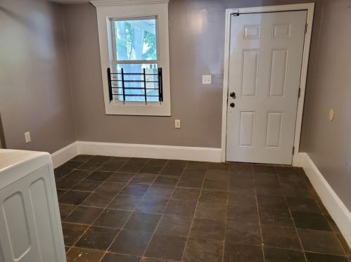 1737 Center Ave, Atlanta GA  30344-4703 exterior