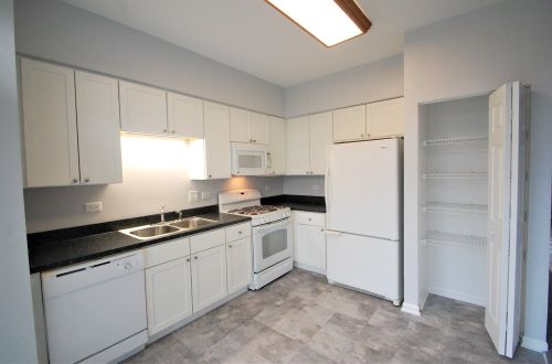 2728 Idaho Rd, Naperville IL  60564-9492 exterior