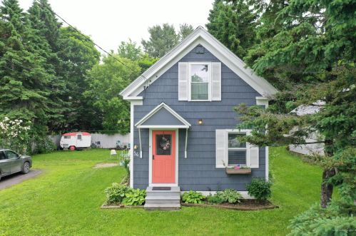 34 Allen St, Presque Isle, ME 04769-2406