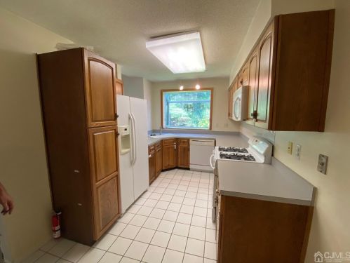 252 Sayre Dr, Princeton NJ  08540-5841 exterior