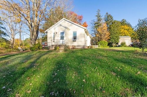 175 Maple Ave, Durham CT  06422-1215 exterior