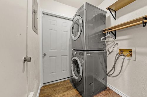 8408 Dixon Dr, Austin TX  78745-7515 exterior