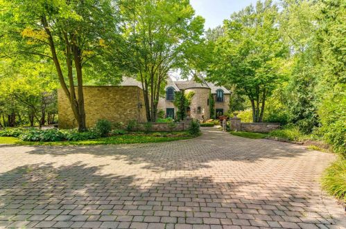 10 Lakewood Dr, Bannockburn, IL 60015-1257
