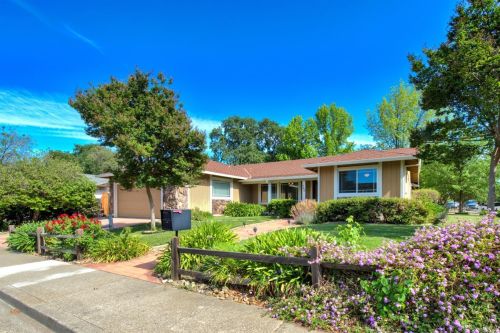 765 Brookside Dr, Vacaville, CA 95688-3509