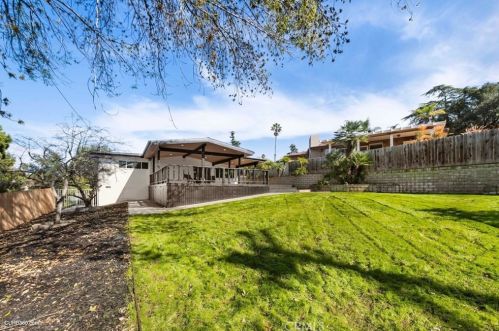 915 Alta Vista Dr, Vista CA  92084-5517 exterior
