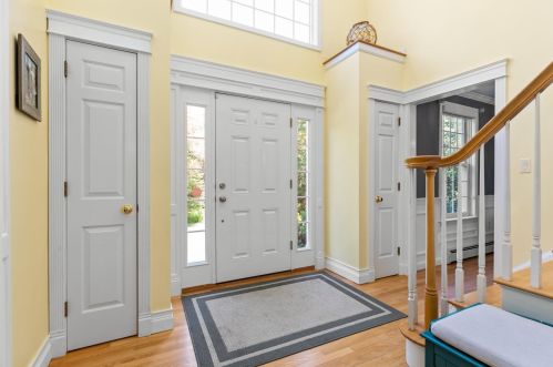 51 Pioneer Rd, Rye, NH 03870-2118