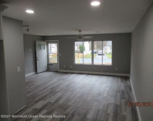 14 Cedar Dr, Lacey Township, NJ 08734-2201