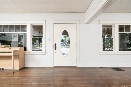 5292 Magnolia Ave, Riverside CA  92506-1248 exterior