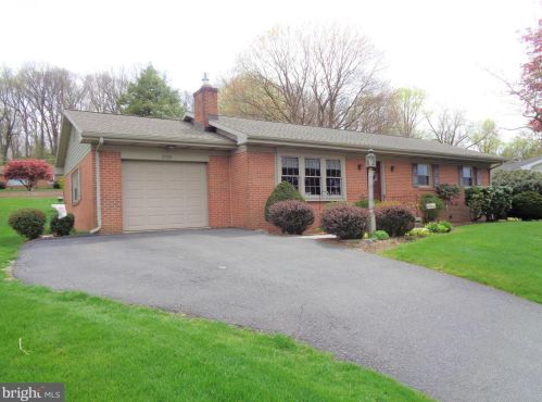 3178 Bowman Rd, Lancaster, PA 17601-1643