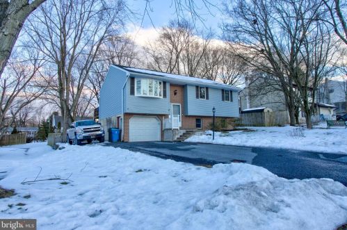765 Dustin Dr, Lancaster, PA 17601-1267