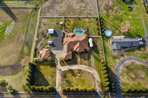 8446 Excelsior Rd, Elk Grove, CA 95624-9692