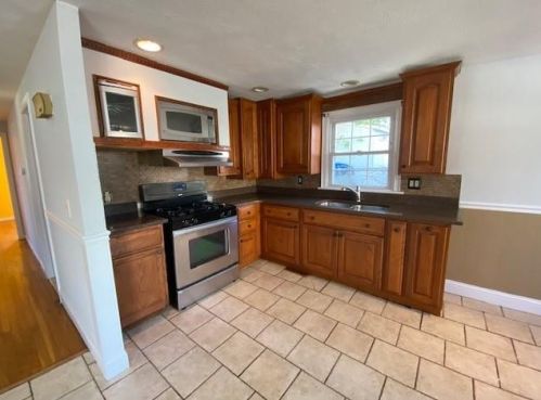24 Rangeley Ave, Providence, RI 02908-5225