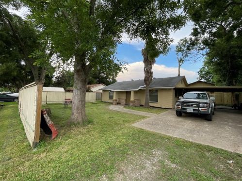 4803 Geraldine St, Taylor Lake Village TX  77586-2021 exterior