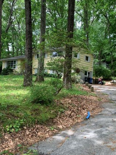 13 Forest Ln, Gales Ferry, CT 06335-1011