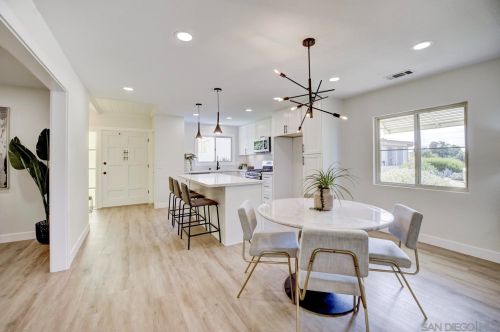 3621 Vista Way, Oceanside, CA 92056-4522