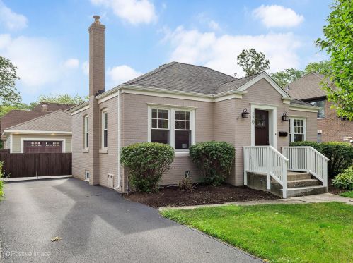 129 Hiawatha Dr, Willowbrook IL  60514-1115 exterior