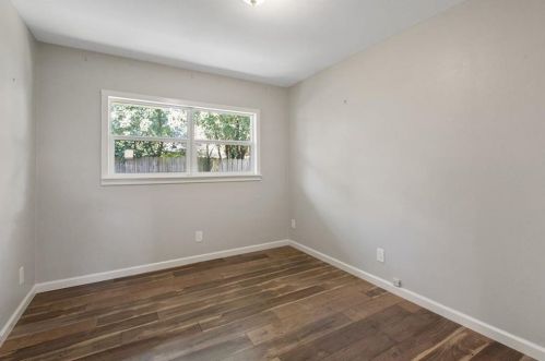 5204 Creekline Dr, Austin TX  78745-2227 exterior