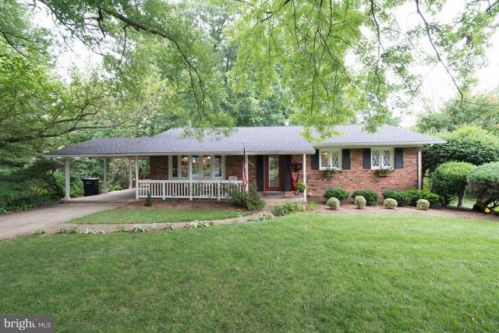 3924 Forest Grove Dr, Annandale, VA 22003-1960