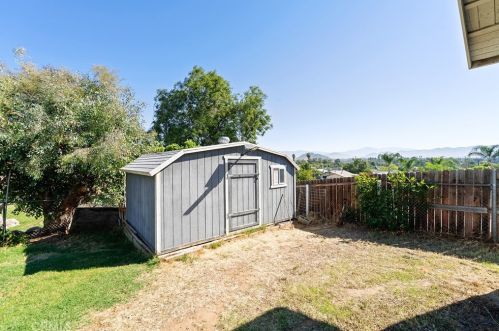 5965 Mountain View Ave, Riverside CA  92504-1572 exterior