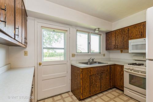 15354 Plank Rd, Sycamore IL  60178-8743 exterior